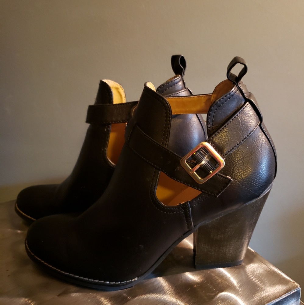 Women Black Booties.